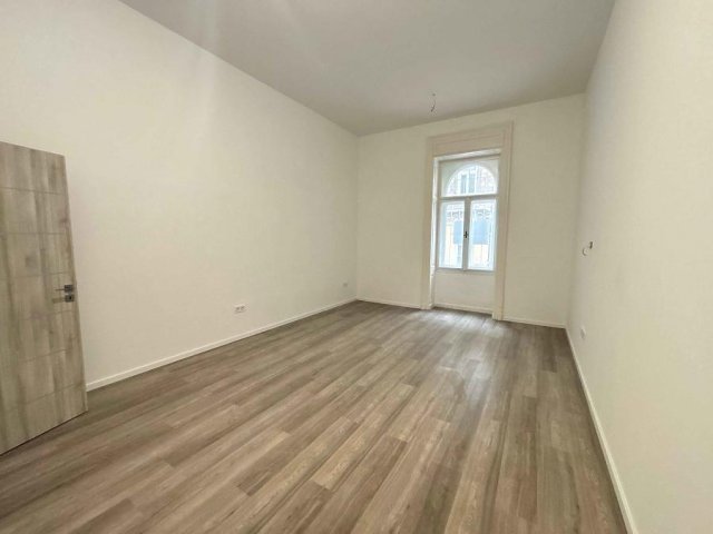 Eladó téglalakás, Budapesten, VI. kerületben, Weiner Leó utcában