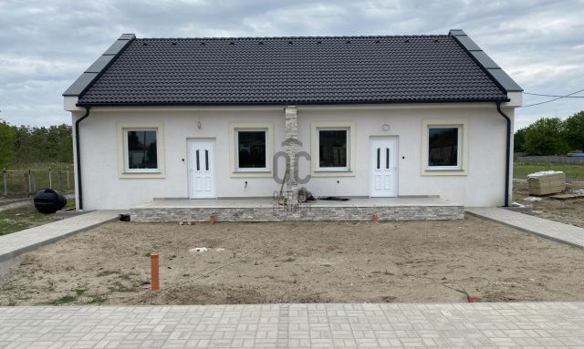 Eladó ikerház, Tápiószőlősön 45 M Ft, 3 szobás