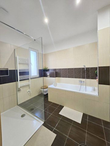 Eladó családi ház, Szombathelyen 129.99 M Ft, 4+2 szobás