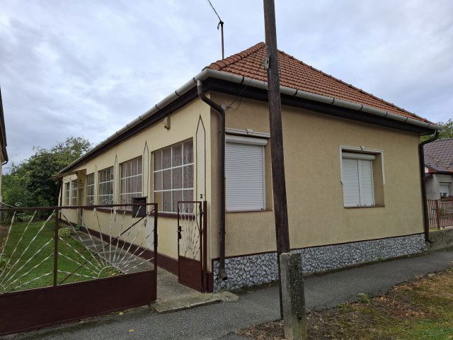 Eladó családi ház, Encsen 28.9 M Ft, 3 szobás