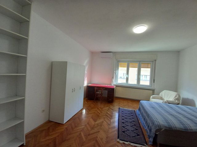 Kiadó téglalakás, albérlet, Pécsett, Toldi Miklós utcában