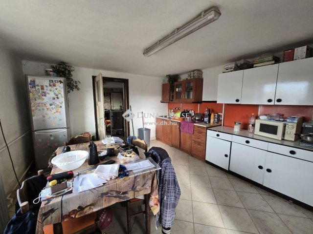 Eladó családi ház, Komlón 29.9 M Ft, 3 szobás