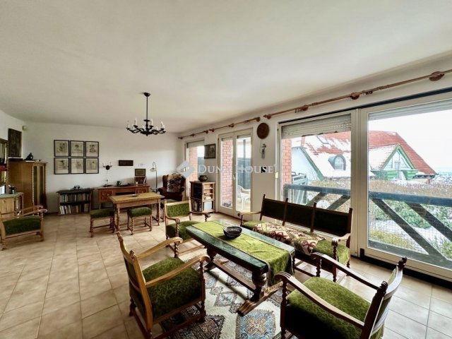 Eladó téglalakás, Pécsett 109 M Ft, 4 szobás