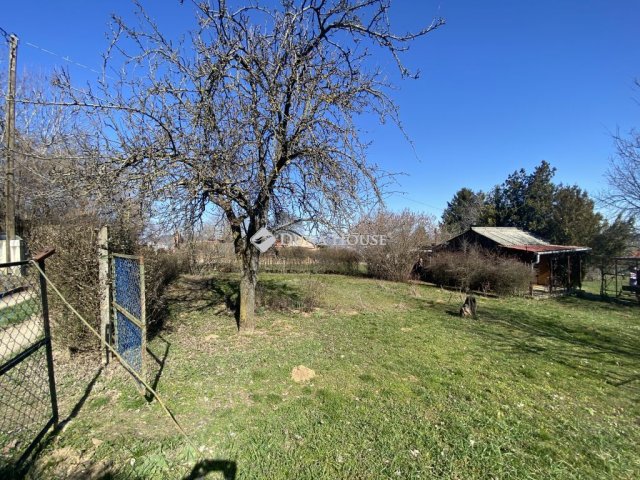 Eladó nyaraló, Pécsett 7 M Ft, 1 szobás / költözzbe.hu