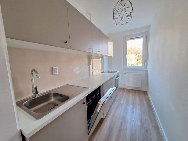 Eladó panellakás, Budapesten, III. kerületben 94.9 M Ft, 4 szobás