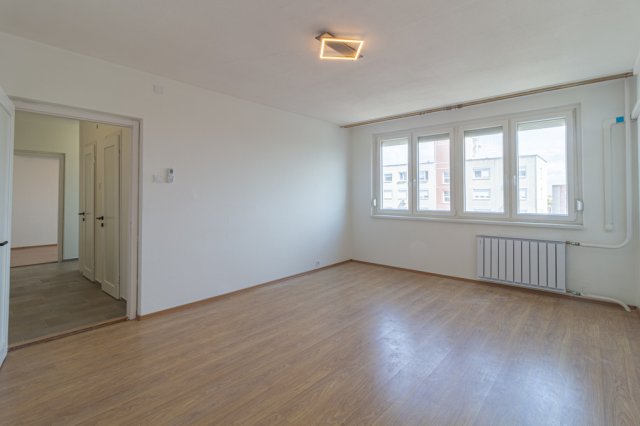 Eladó panellakás, Kecskeméten 42.5 M Ft, 2 szobás