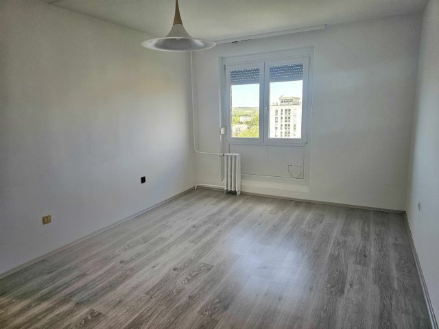 Eladó panellakás, Pécsett 39.9 M Ft, 1+1 szobás