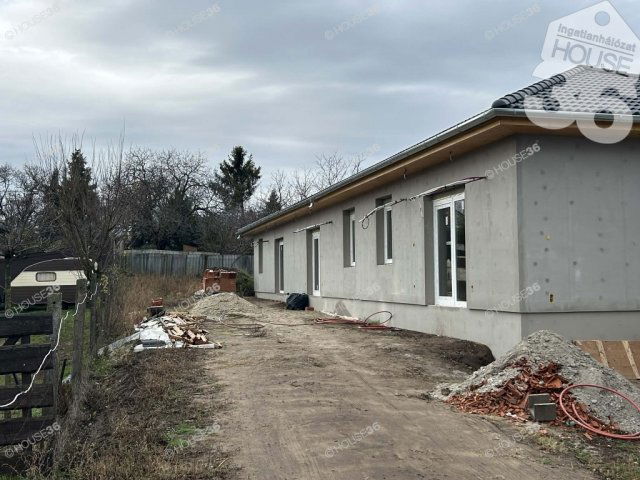 Eladó sorház, Kecskeméten 66.9 M Ft, 3 szobás