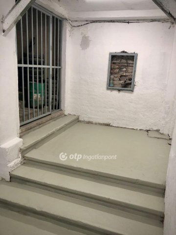 Eladó ipari ingatlan, Budapesten, IX. kerületben 10.9 M Ft