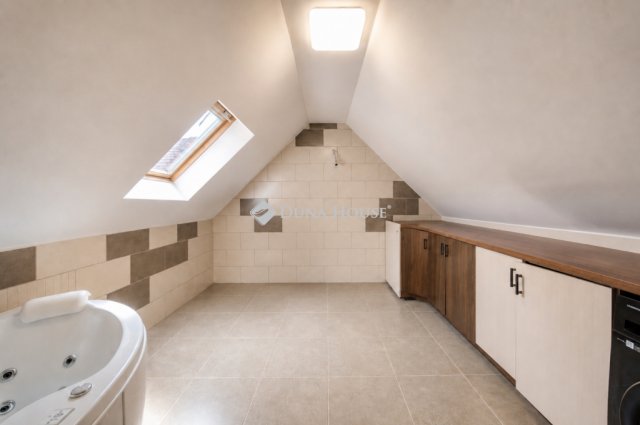 Eladó családi ház, Miskolcon 195 M Ft, 5 szobás