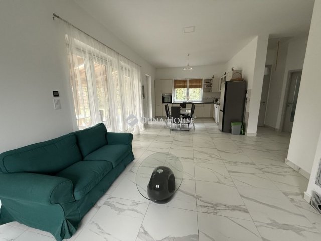 Eladó családi ház, Esztergomban 98 M Ft, 3 szobás