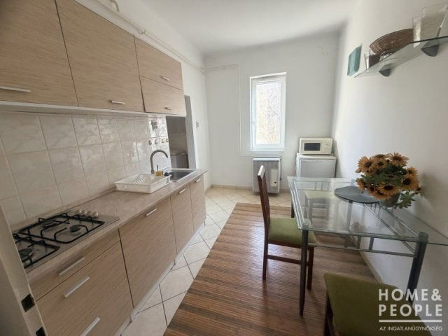 Eladó téglalakás, Szegeden 43 M Ft, 1 szobás