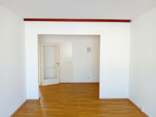 Eladó panellakás, Győrött 43.9 M Ft, 2+1 szobás