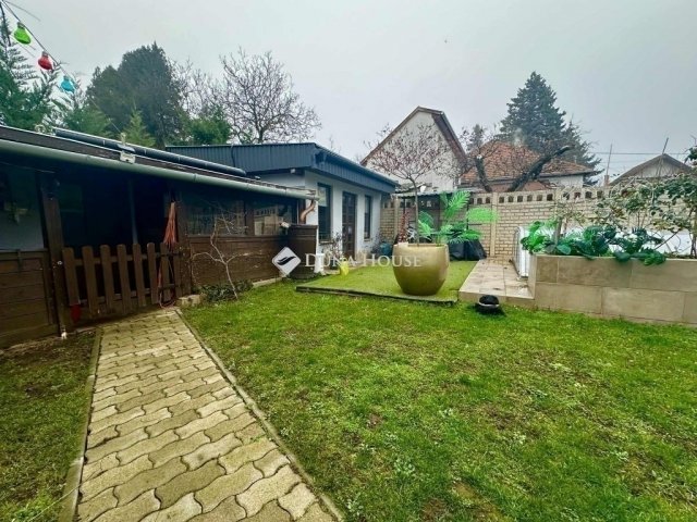 Eladó családi ház, Budapesten, XVI. kerületben 260 M Ft