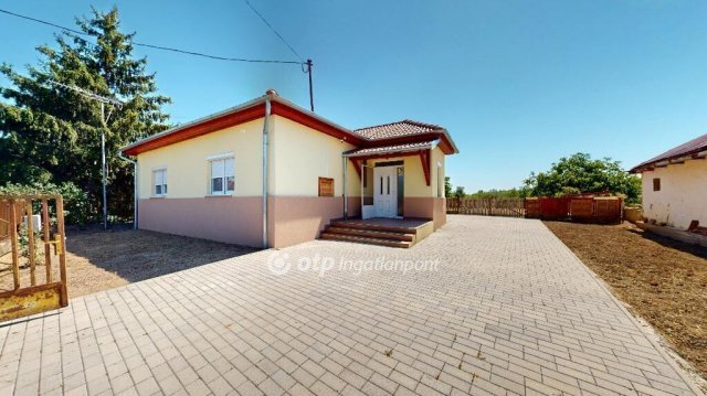 Eladó családi ház, Ököritófülpösön 32.5 M Ft, 3 szobás