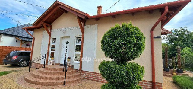 Eladó családi ház, Debrecenben 131.9 M Ft, 6 szobás