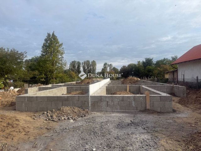 Eladó ikerház, Őrbottyánban 110 M Ft, 5 szobás