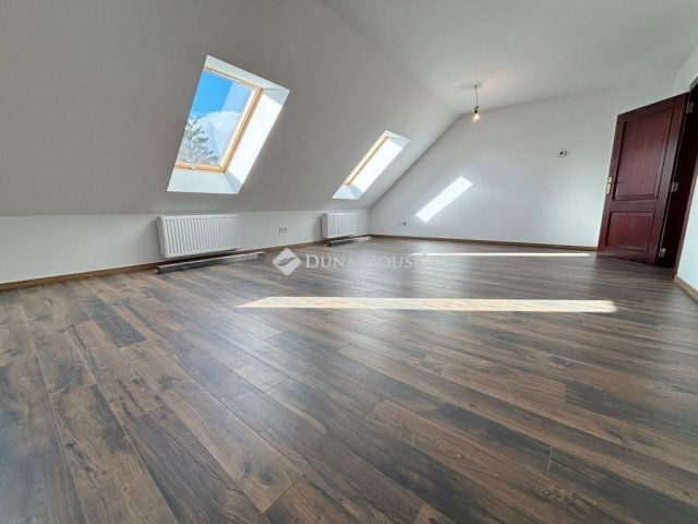 Eladó téglalakás, Sopronban 65.55 M Ft, 2 szobás