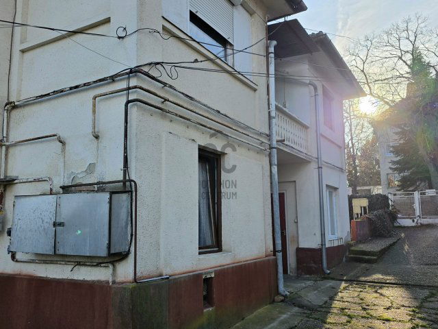 Eladó nyaraló, Balatonföldváron 36.5 M Ft, 2 szobás