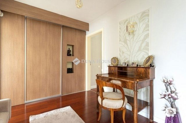 Eladó családi ház, Budapesten, II. kerületben 294.9 M Ft