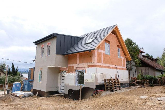 Eladó ikerház, Pilisborosjenőn 167 M Ft, 5 szobás