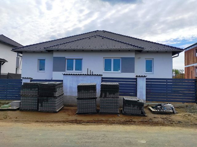 Eladó ikerház, Őrbottyánban 95 M Ft, 4 szobás