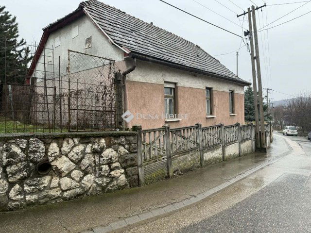 Eladó családi ház, Sárisápon, Móricz Zsigmond utcában