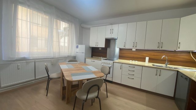 Kiadó panellakás, albérlet, Debrecenben 360 E Ft / hó, 3 szobás