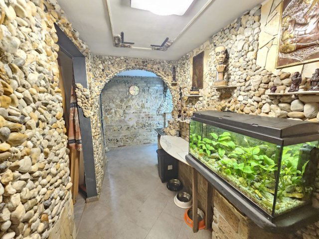 Eladó családi ház, Székesfehérvárott 36.5 M Ft, 2 szobás