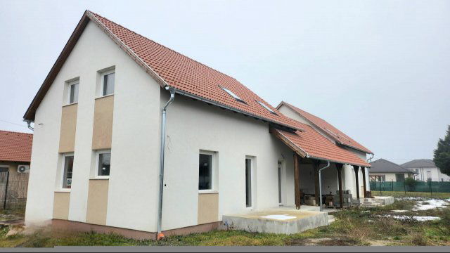 Eladó ikerház, Délegyházán 79.9 M Ft, 4 szobás