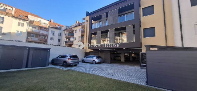 Eladó téglalakás, Budapesten, XIX. kerületben, Báthory utcában