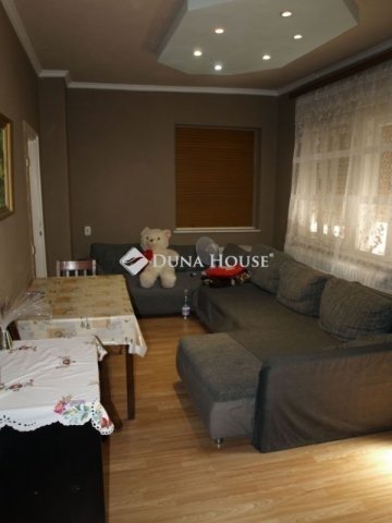 Eladó családi ház, Vecsésen 87 M Ft, 7 szobás