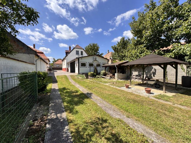 Eladó családi ház, Győrött 89.99 M Ft, 4 szobás