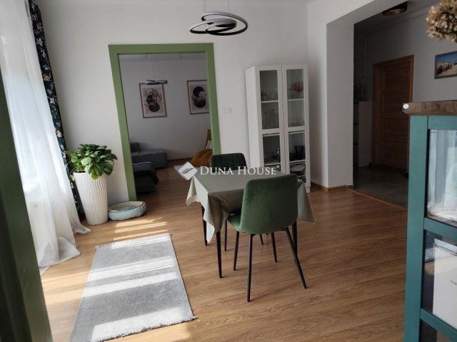 Eladó téglalakás, Pécsett 100 M Ft, 4 szobás