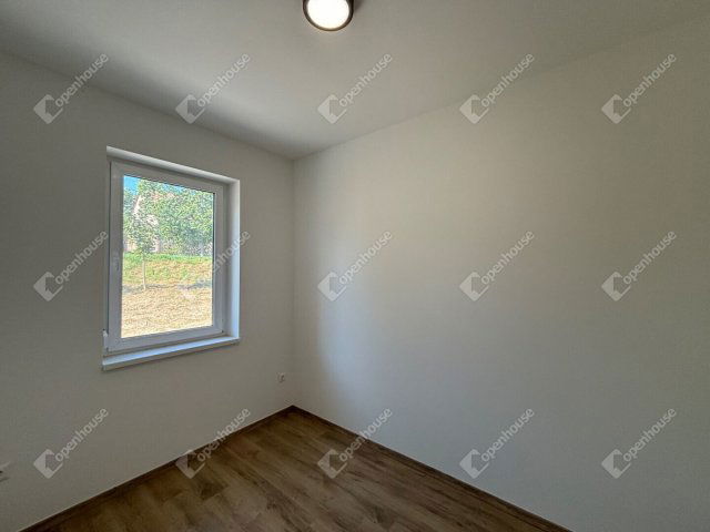 Kiadó téglalakás, albérlet, Győrújbaráton 290 E Ft / hó