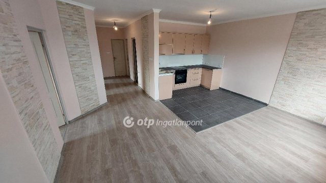 Eladó sorház, Tiszakécskén 64.9 M Ft, 3 szobás