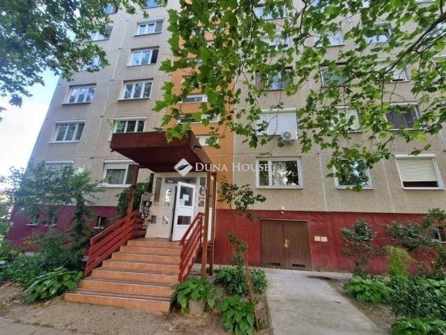 Eladó panellakás, Kecskeméten 43.9 M Ft, 2 szobás