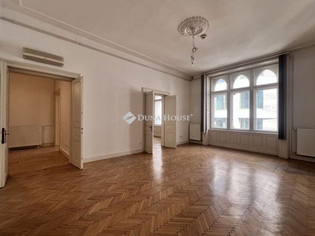 Kiadó téglalakás, albérlet, Budapesten, V. kerületben, 6 szobás