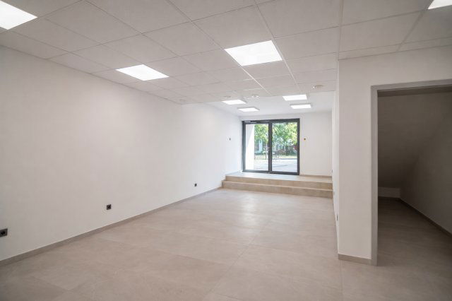 Eladó üzlethelyiség, Siófokon 81.585 M Ft / költözzbe.hu