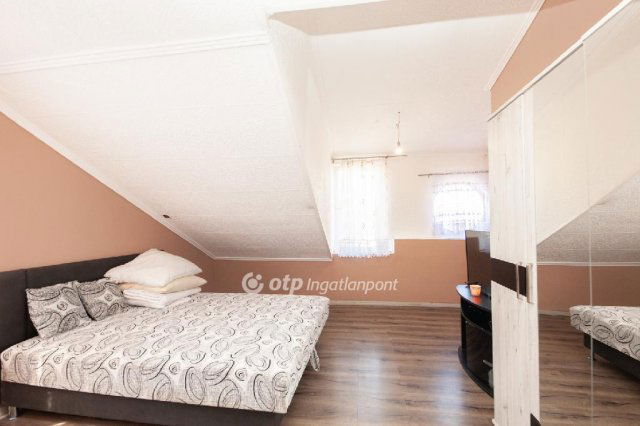 Eladó családi ház, Hatvanban 65 M Ft, 5 szobás