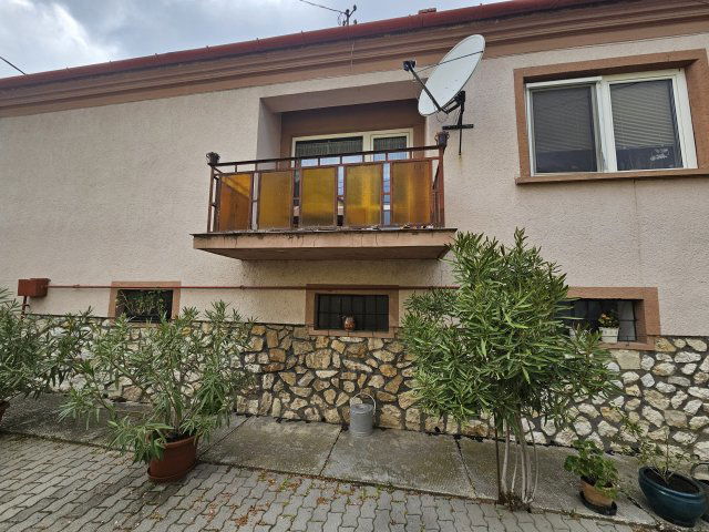 Eladó családi ház, Pápán 57 M Ft, 4 szobás