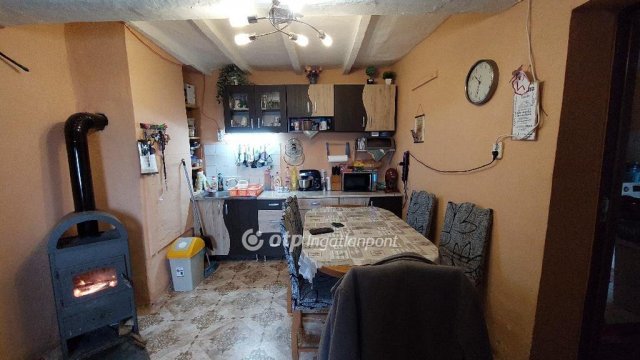 Eladó családi ház, Kisújszálláson 10.5 M Ft, 2 szobás