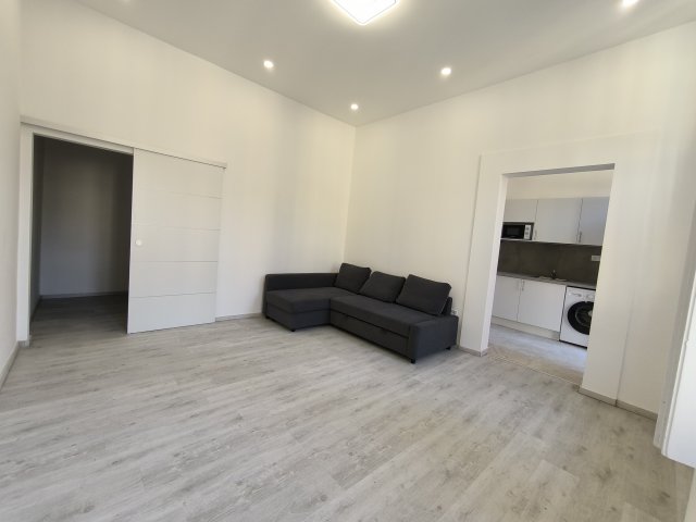 Kiadó téglalakás, albérlet, V. kerületben, Kossuth Lajos utcában