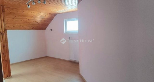 Eladó családi ház, Szentmártonkátán 77 M Ft, 6 szobás