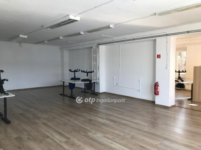 Kiadó ipari ingatlan, Komlón 1197 E Ft / hó