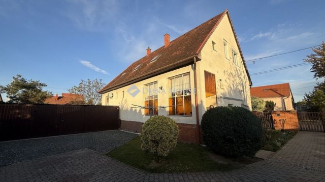 Eladó családi ház, Szombathelyen 79.9 M Ft, 5+1 szobás