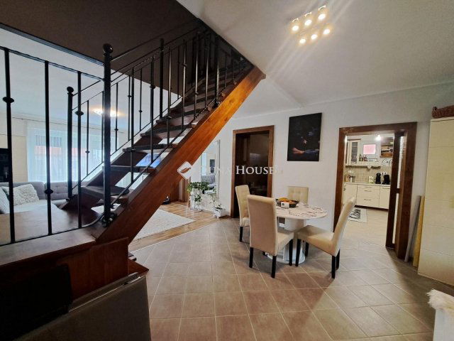 Eladó családi ház, Baján 118 M Ft, 6 szobás