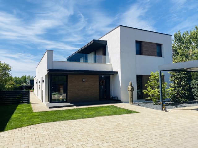 Eladó családi ház, Hernádon 329 M Ft, 5+2 szobás