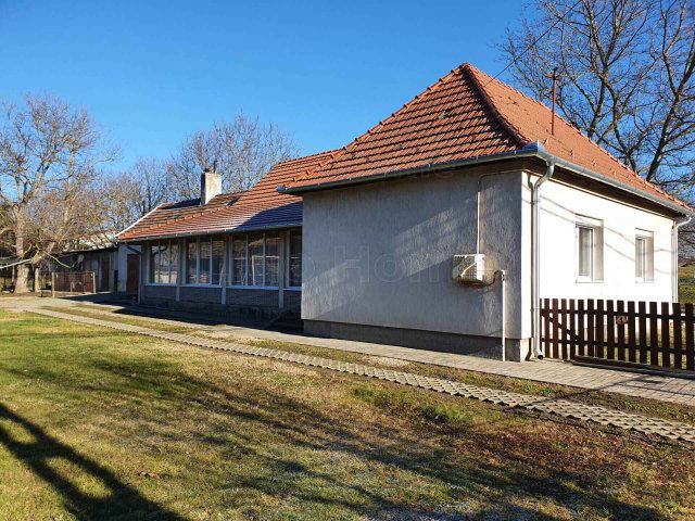 Eladó családi ház, Balatonszentgyörgyön 67 M Ft, 9 szobás