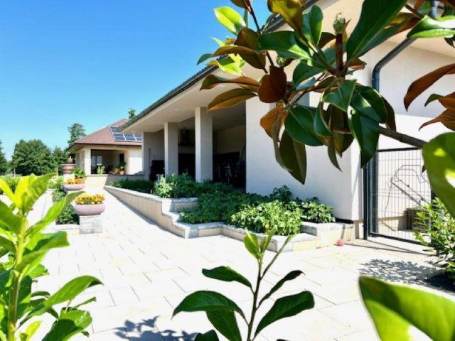 Eladó családi ház, Környén 220 M Ft, 4+1 szobás